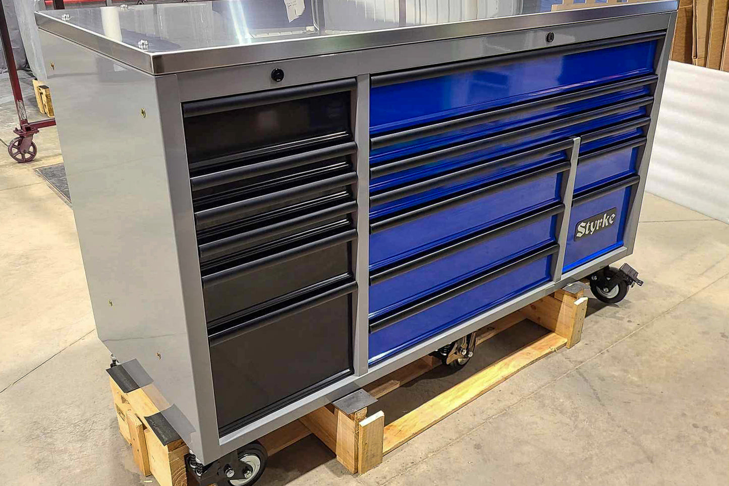 72" Tool Chest - LS:Grey/Black/Black / RS:Grey/Blue/Black